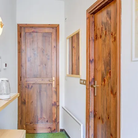 In Cervinia With Access, Cleaning Included Апартаменты *